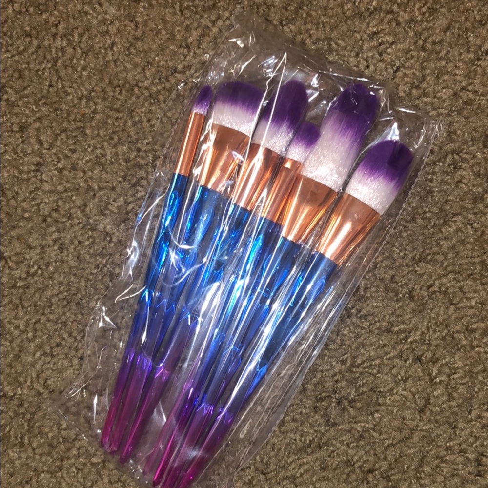 Makeup brushes